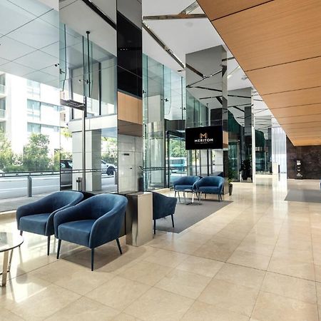 Meriton Suites Mascot Central Sydney Exteriér fotografie The lobby of the hotel