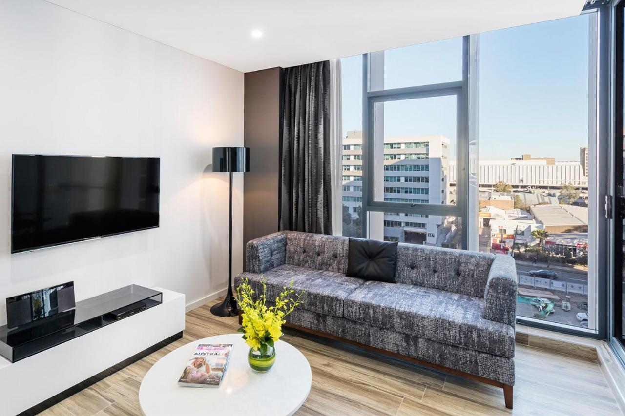 Meriton Suites Mascot Central Sydney Exteriér fotografie The living room of a typical apartment