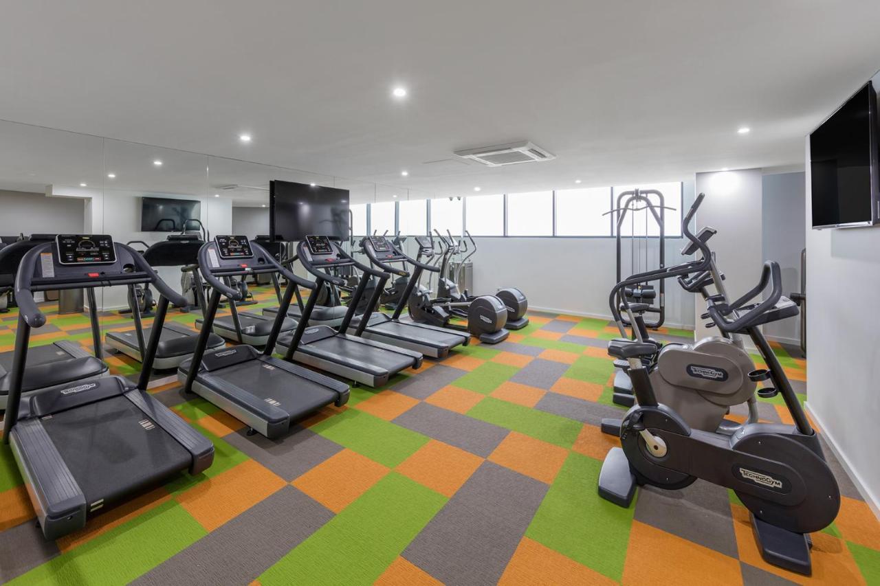 Meriton Suites Mascot Central Sydney Exteriér fotografie The gym at the hotel