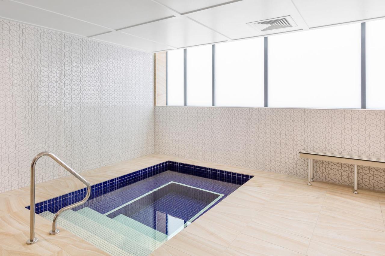 Meriton Suites Mascot Central Sydney Exteriér fotografie A small pool at the National University Hospital, Singapore