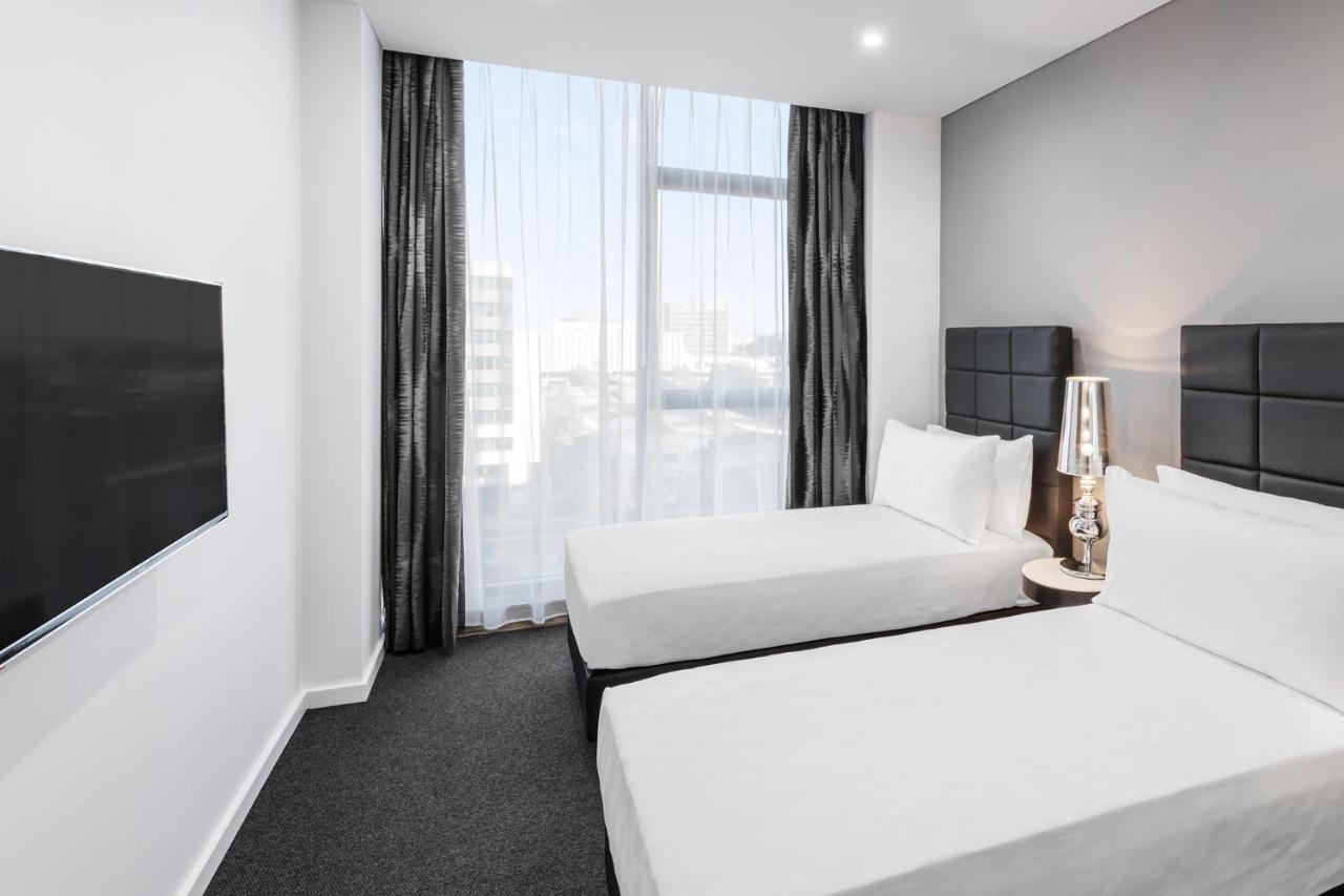 Meriton Suites Mascot Central Sydney Exteriér fotografie A typical room at the hotel