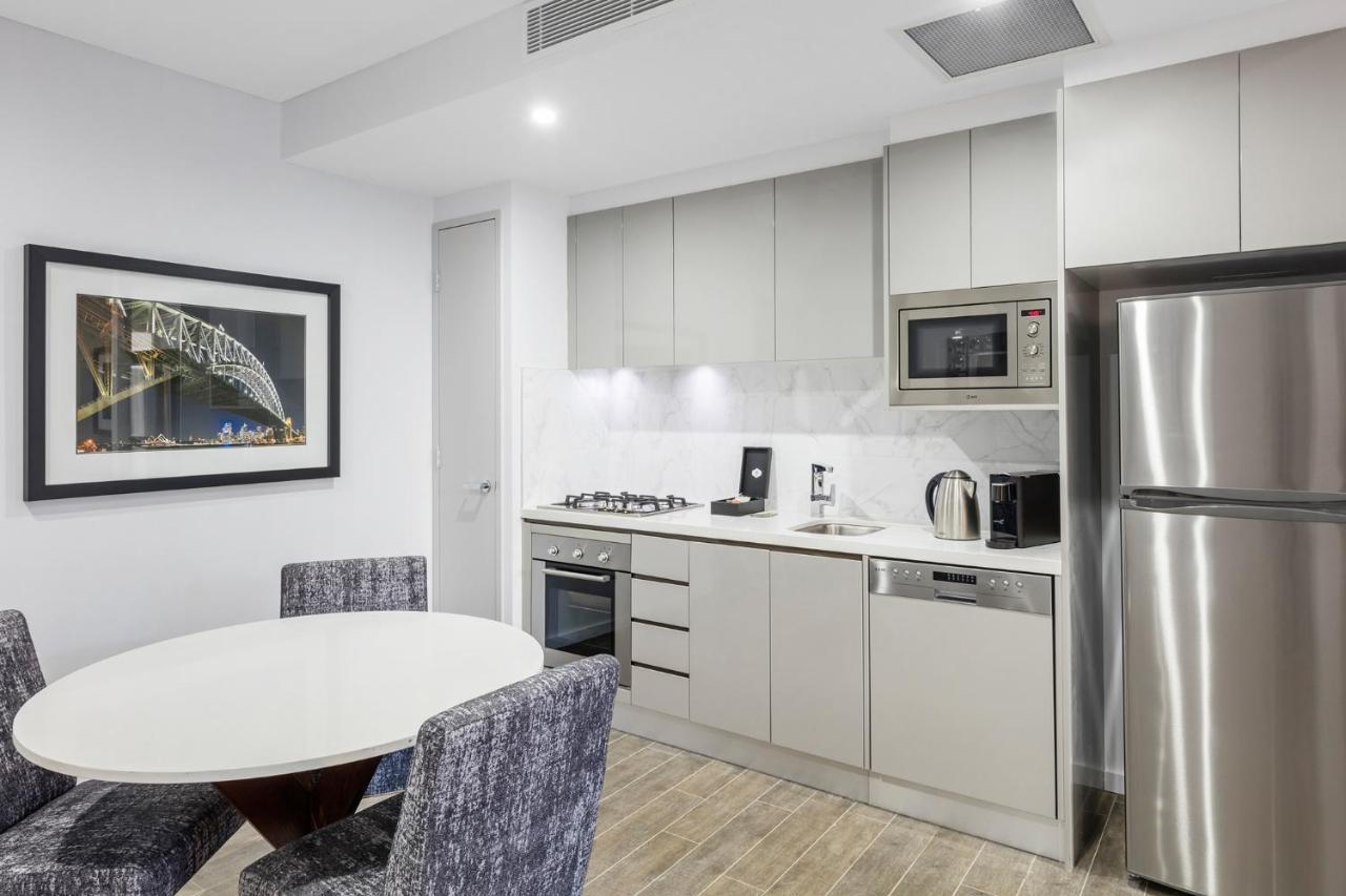 Meriton Suites Mascot Central Sydney Exteriér fotografie A typical kitchen in a serviced apartment